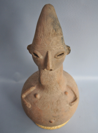 Vrij grote terra cotta "kruik' van de BURA uit Niger, leeftijd onbekend