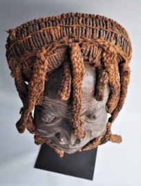 Expressive face mask, BAMILEKE, Cameroon, ca 1970