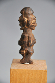 Zéér oud tribaal gebruikt janus fetish beeldje, YAKA, DR Congo, 1920-40
