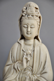 Beautiful Kwan Yin statue of "blanc de Chine" porcelain