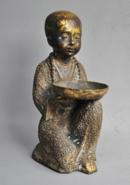 Verfijnd gegoten bronzen monnikje, 2e helft 20e eeuw, Nepal