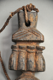 STUNTPRIJS! Oude gebruikte ghurra, karnstokhouder, Nepal, 1940-50