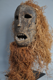 Penetrating face mask of the ITURI, DR Congo, ca 1970