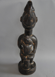 Oud middelgroot materniteitsbeeld van de YORUBA, Nigeria, ca 1950