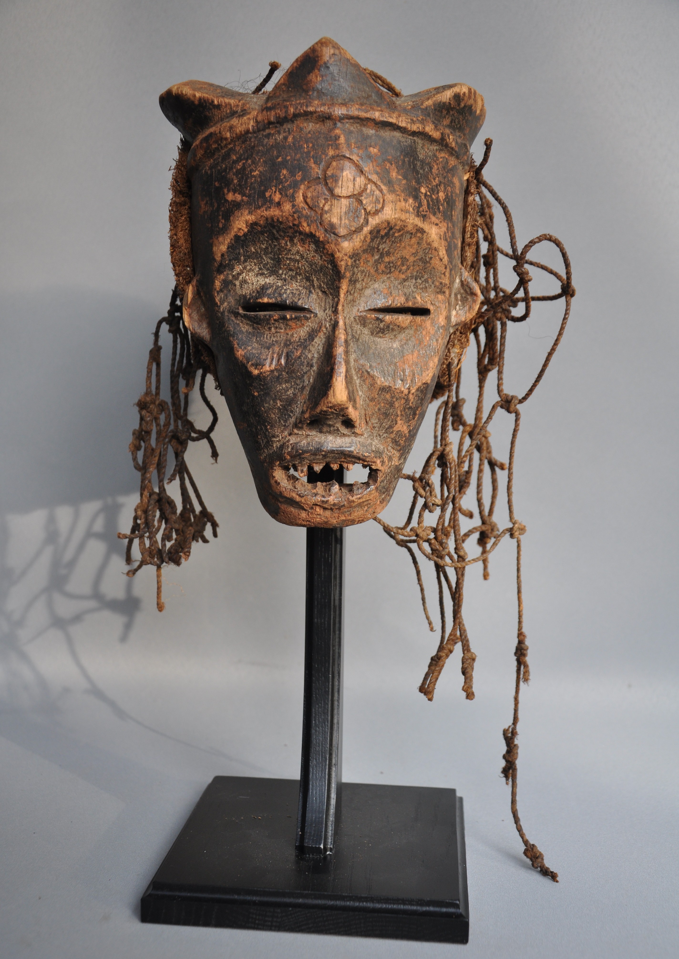Chokwe Chikunza besnijdenis masker, 1900 - 1920