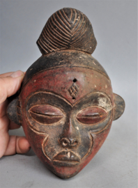 Terra cotta maskertje van de PUNU, Gabon, 21e eeuw