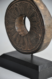 Zéér aparte karnstokhouder, ghurra, Nepal, 1940-50