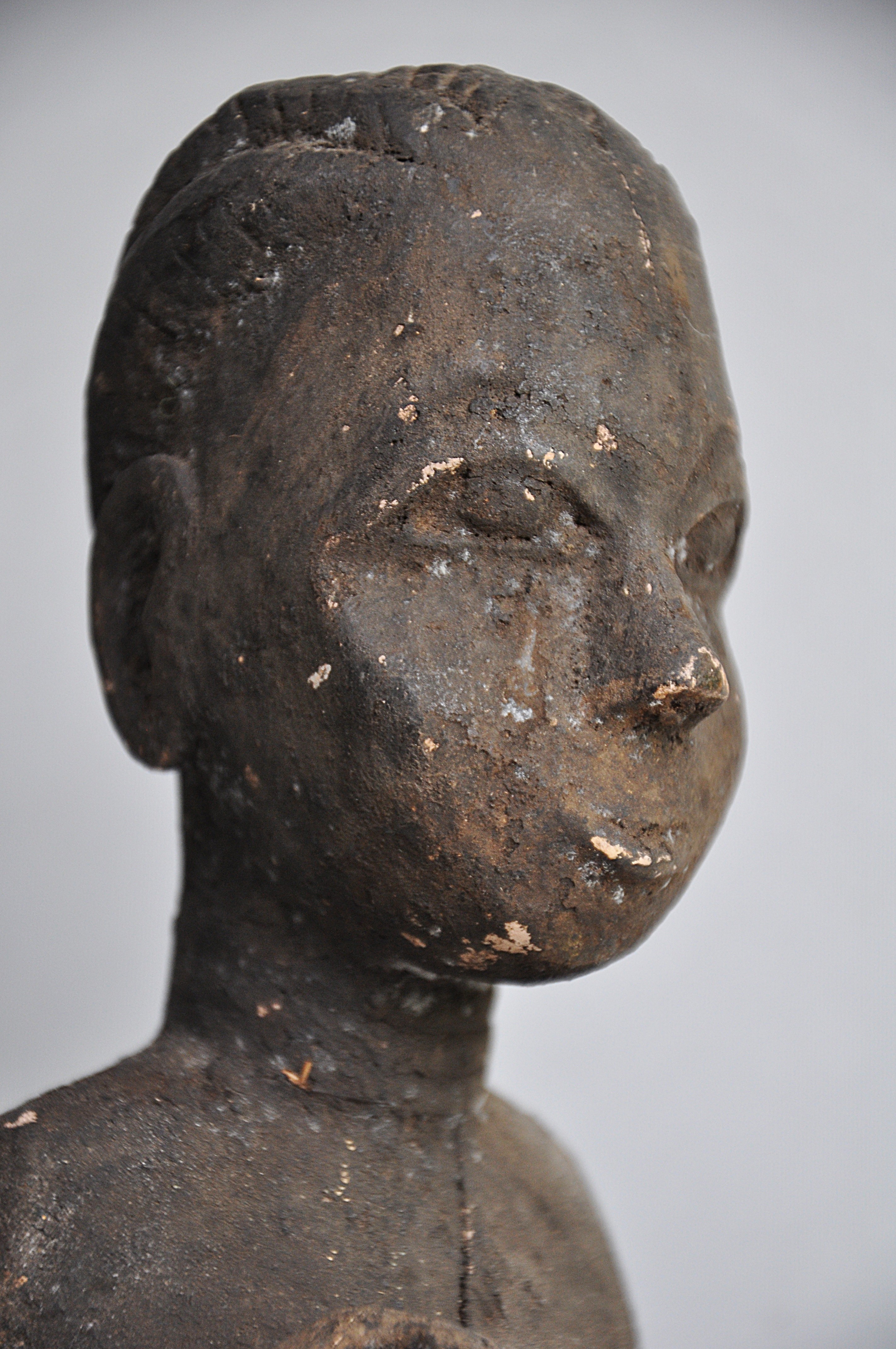 Vrouwelijk houten beeld, Akan, Ghana, ca 1960