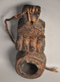 STUNTPRIJS! Oude gebruikte ghurra, karnstokhouder, Nepal, 1940-50