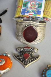Tibetaanse/Nepal sieraden, Nepal, 2e helft 20e eeuw, (lot nr 7)