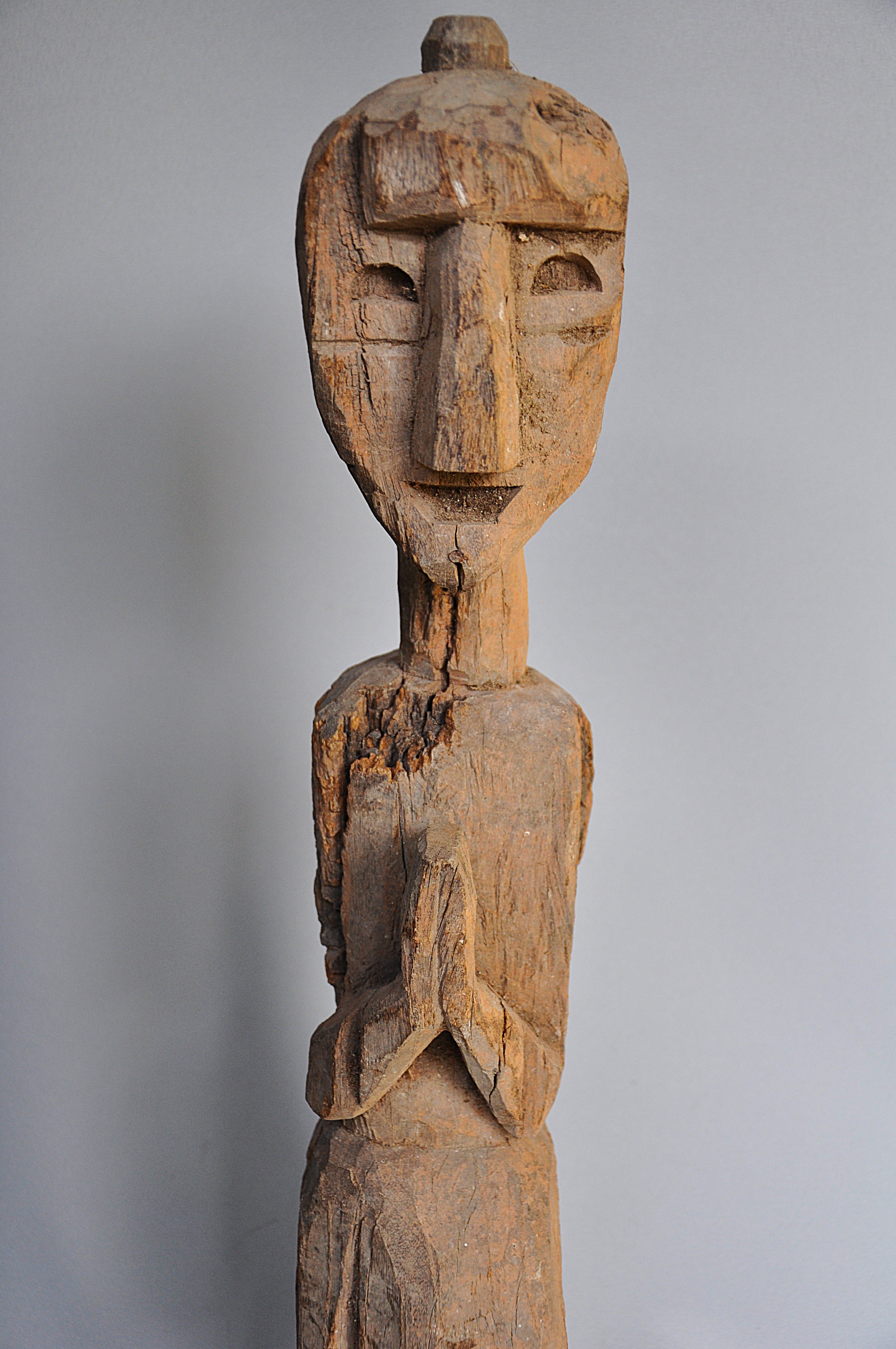 Namaskara Mudra Statue – Nepal | Antique Wooden Buddhist Sculpture 68 cm