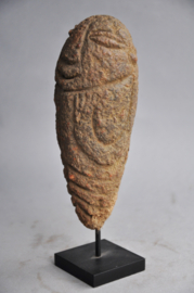 Massief terra cotta grafbeeld , Ejagham ( Ekoï), zuid Nigeria, zw Kameroen