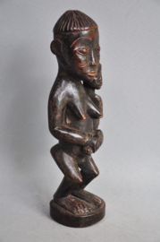 Finely carved maternity statue, DR Congo, 2nd half 20th century
