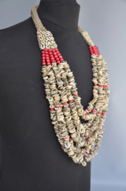 Handgemaakte Schelpenketting uit Papoea-Nieuw-Guinea