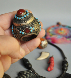 Tibetaanse/Nepal sieraden, Nepal, 2e helft 20e eeuw, (lot nr 5)