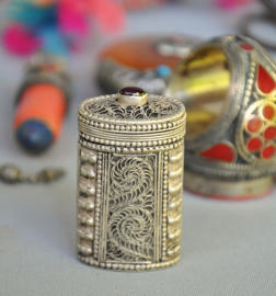 Lot Tibetaanse/Nepal sieraden, Nepal, 2e helft 20e eeuw ( lot 3)