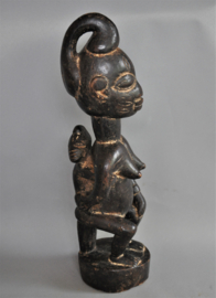 Old medium sized maternity statue of the YORUBA, Nigeria, ca 1950