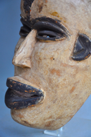 Expressief masker van de IBO, Nigeria, 2e helft 20e eeuw