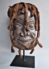 Expressive face mask, BAMILEKE, Cameroon, ca 1970