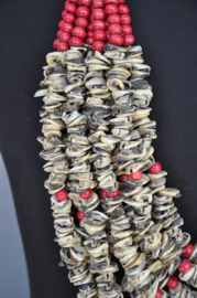 Handgemaakte Schelpenketting uit Papoea-Nieuw-Guinea