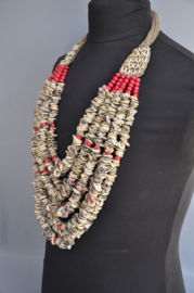 Handgemaakte Schelpenketting uit Papoea-Nieuw-Guinea