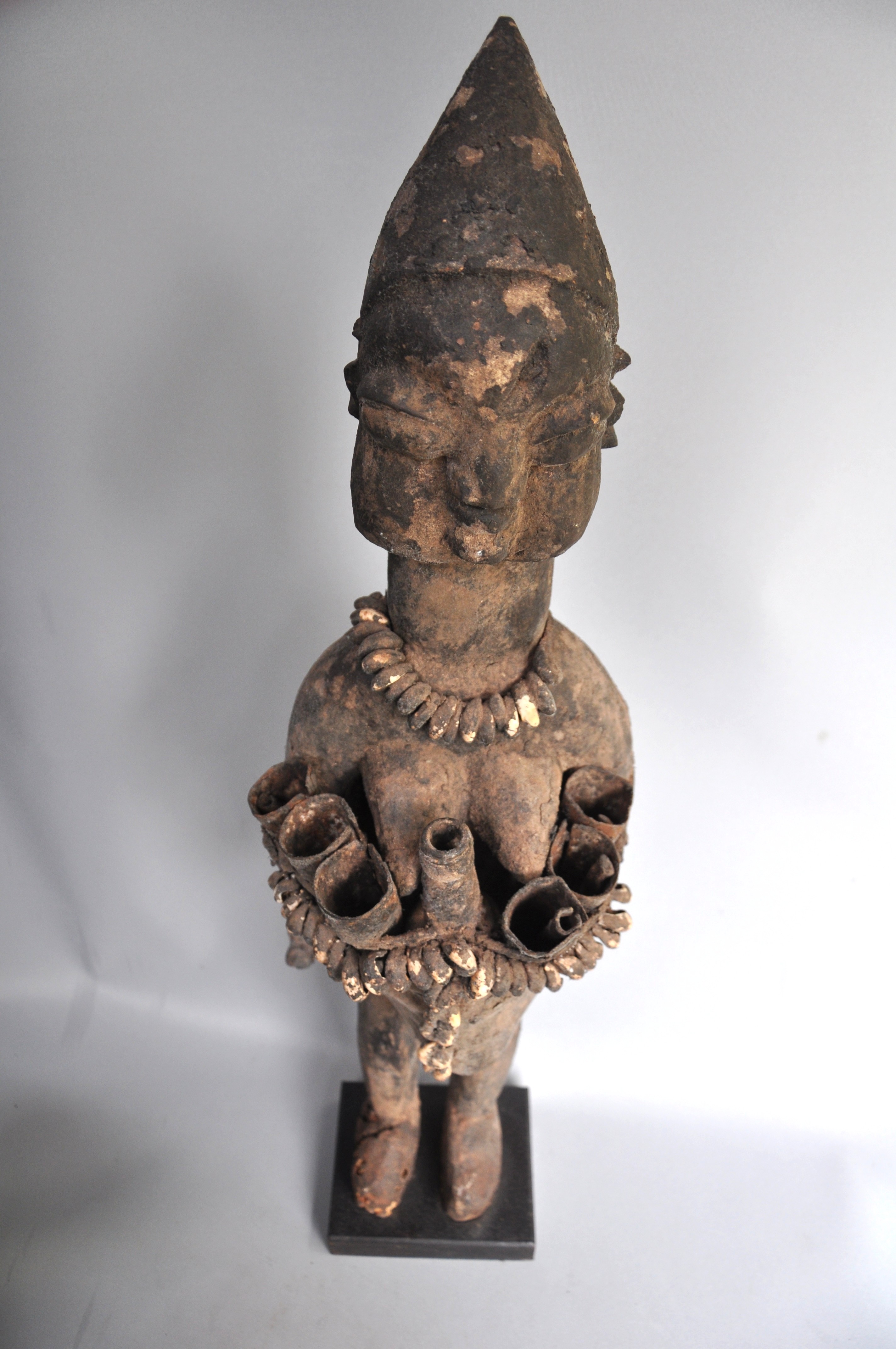 Groot Fon Fetisj Beeld – 70 cm – Traditie & Ritueel uit Benin, ca 1960