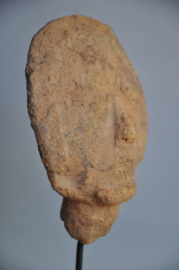 Grave statue from Ghana, age unknown, including stand!