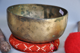 Great! Large old hand beaten singing bowl, Nepal