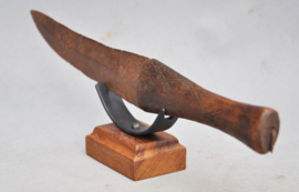 Zeer oud mes van een nganga, KUBA, DR Congo, 1e helft 20e eeuw