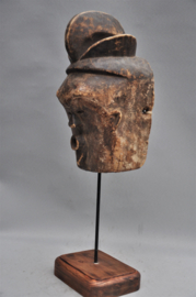 Oud decoratief masker van de ADOUMA, Gabon, ca 1960