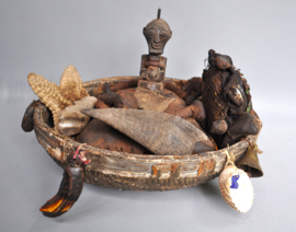 Rarely complete! Songye Kalundwe oracle basket, DR Congo, 1940-50