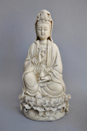 Beautiful Kwan Yin statue of "blanc de Chine" porcelain