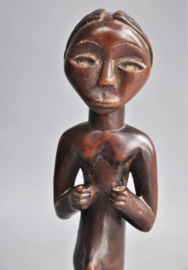 Houten vrouwelijke talisman van de TABWA, DR Congo, ca 1970