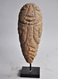 Massief terra cotta grafbeeld , Ejagham ( Ekoï), zuid Nigeria, zw Kameroen