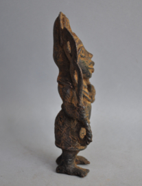 Bronzen beeldje van een staande koning Oba, Nigeria, 21e eeuw