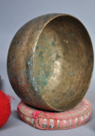 Large old hand beaten GREAT! singing bowl, Nepal