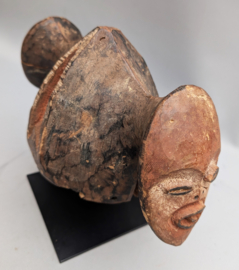 Mambila Janus Helmmasker: Een Alziende Beschermer uit de Suaga-Traditie