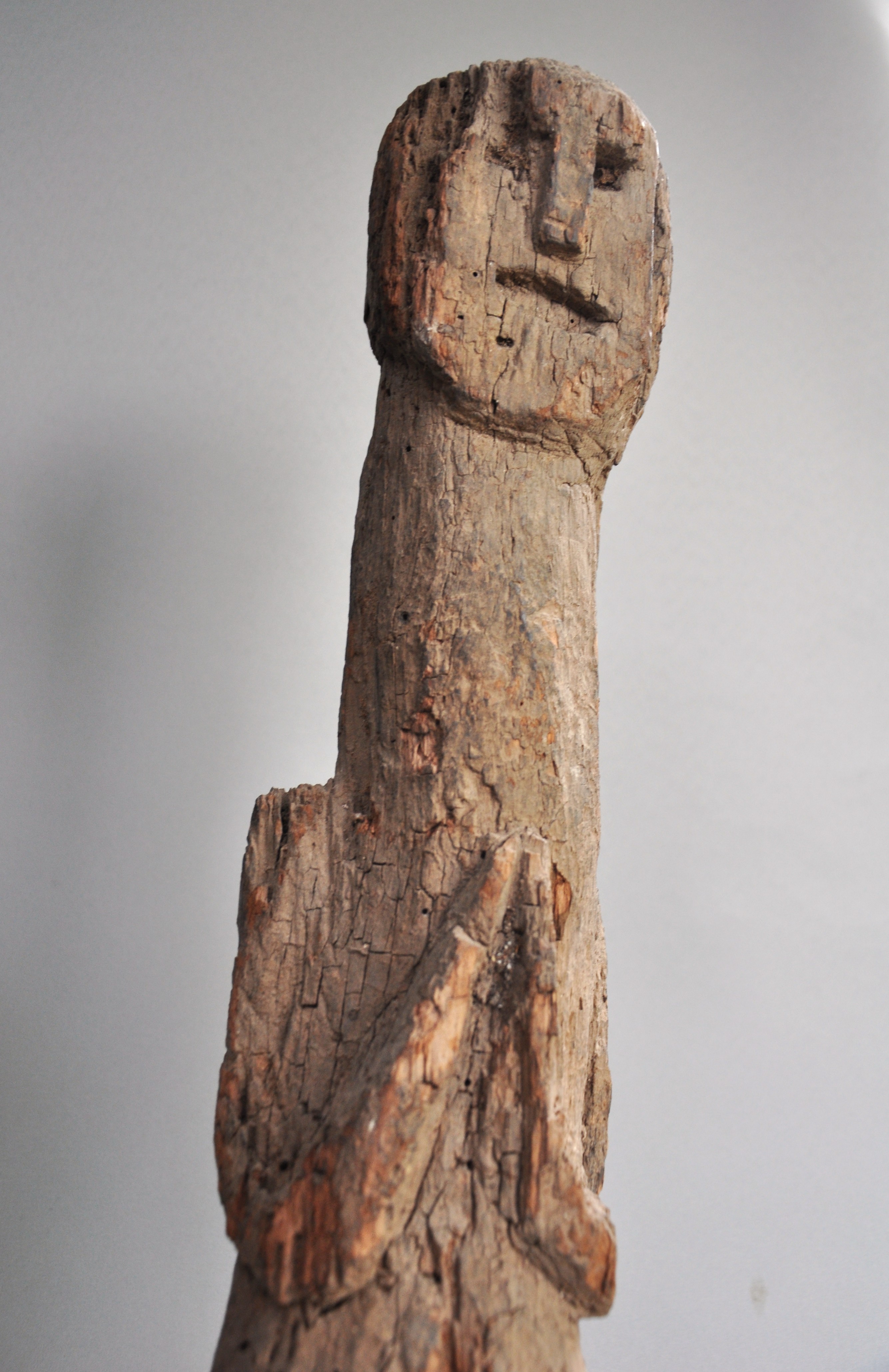 Wachtersbeeld uit Nepal – 68 cm | Handgesneden Hout | Etnische Kunst