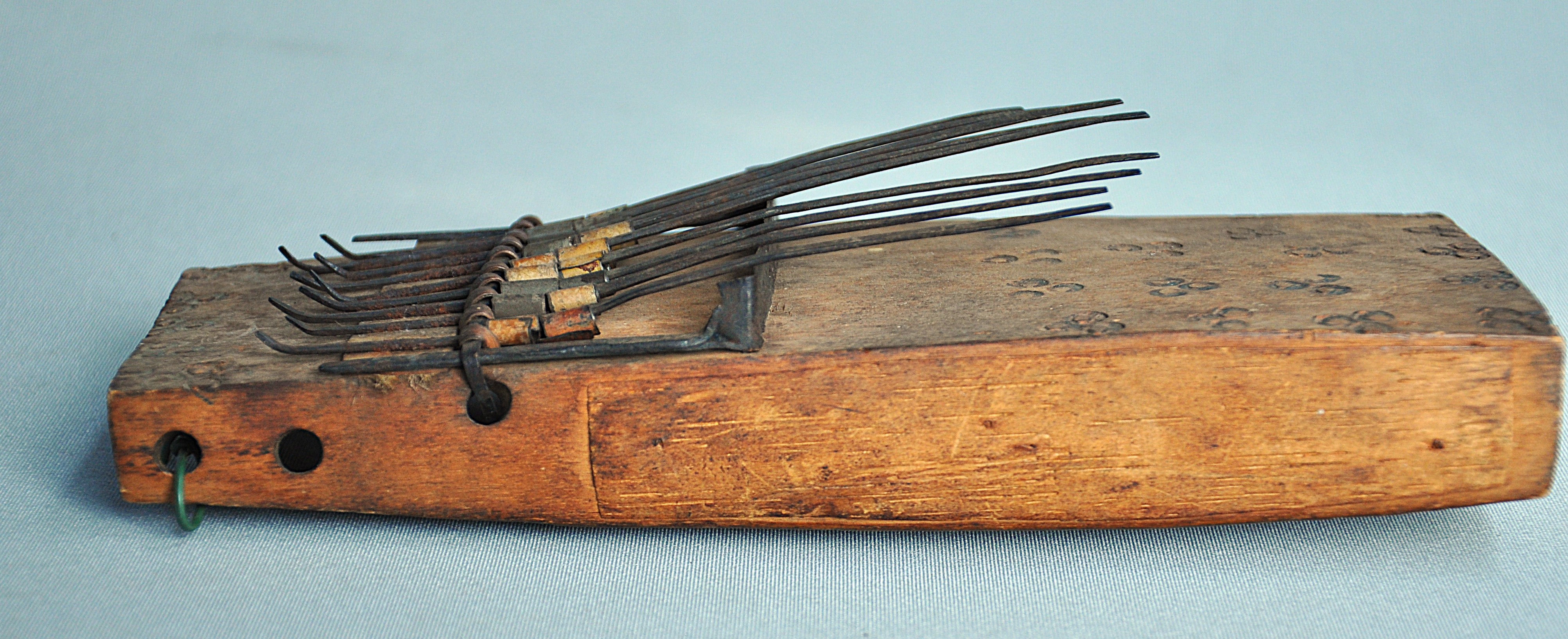 Oudere SANZA, duimpiano, DR Congo, 1940-50