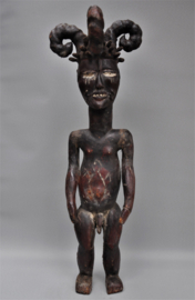 Met antilopenleer bekleedde EKOÏ figuur, Nigeria, 2e helft 20e eeuw