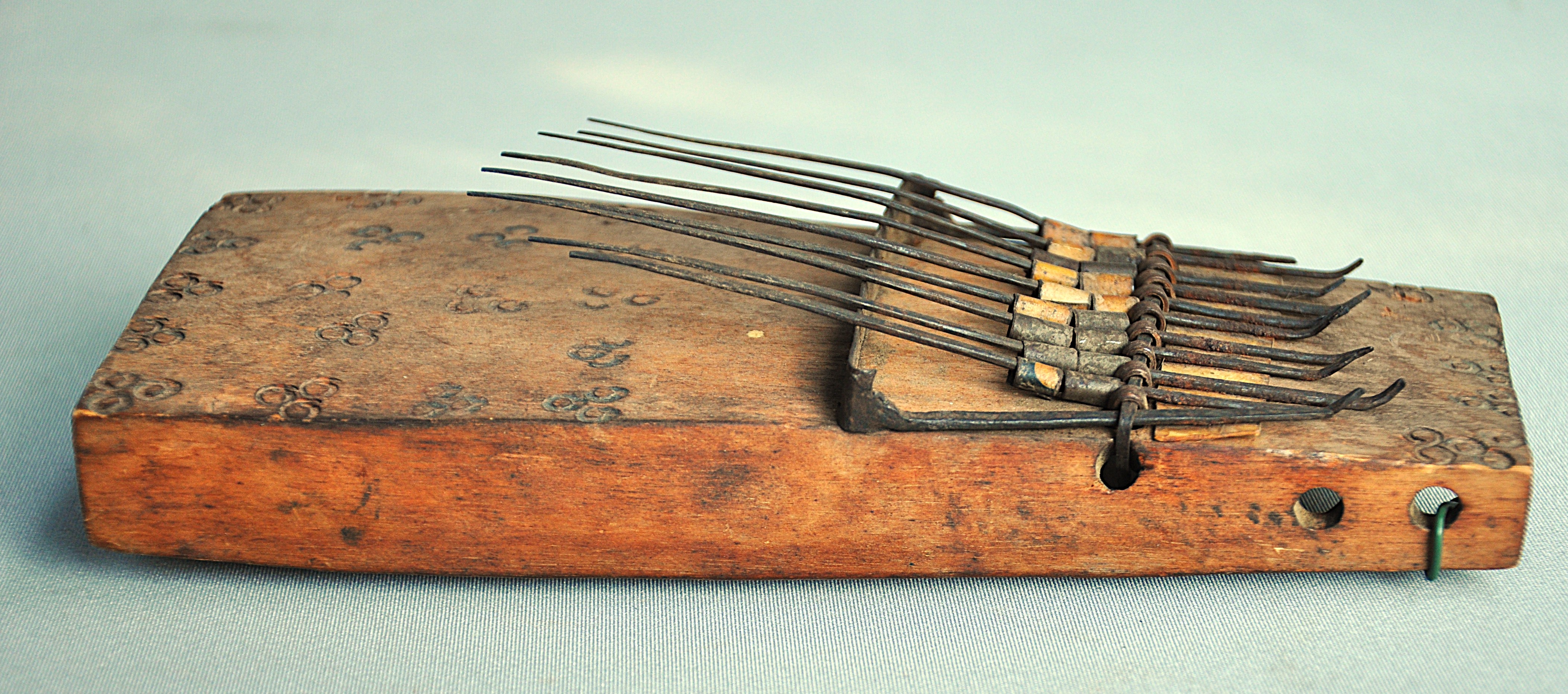 Oudere SANZA, duimpiano, DR Congo, 1940-50