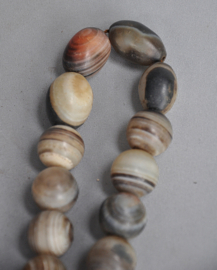 Halsketting van half edelstenen agaat kralen, Nepal, 21e eeuw