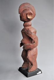 Expressive medium-sized statue, CHAMBA/MUMUYE spectrum, Nigeria