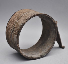 Zéér oude tribale bronzen armband vd GHAN, Burkina Faso, 1e helft 20e eeuw