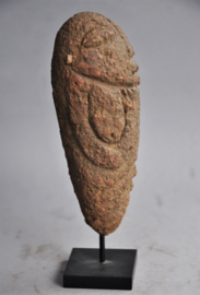 Massief terra cotta grafbeeld , Ejagham ( Ekoï), zuid Nigeria, zw Kameroen