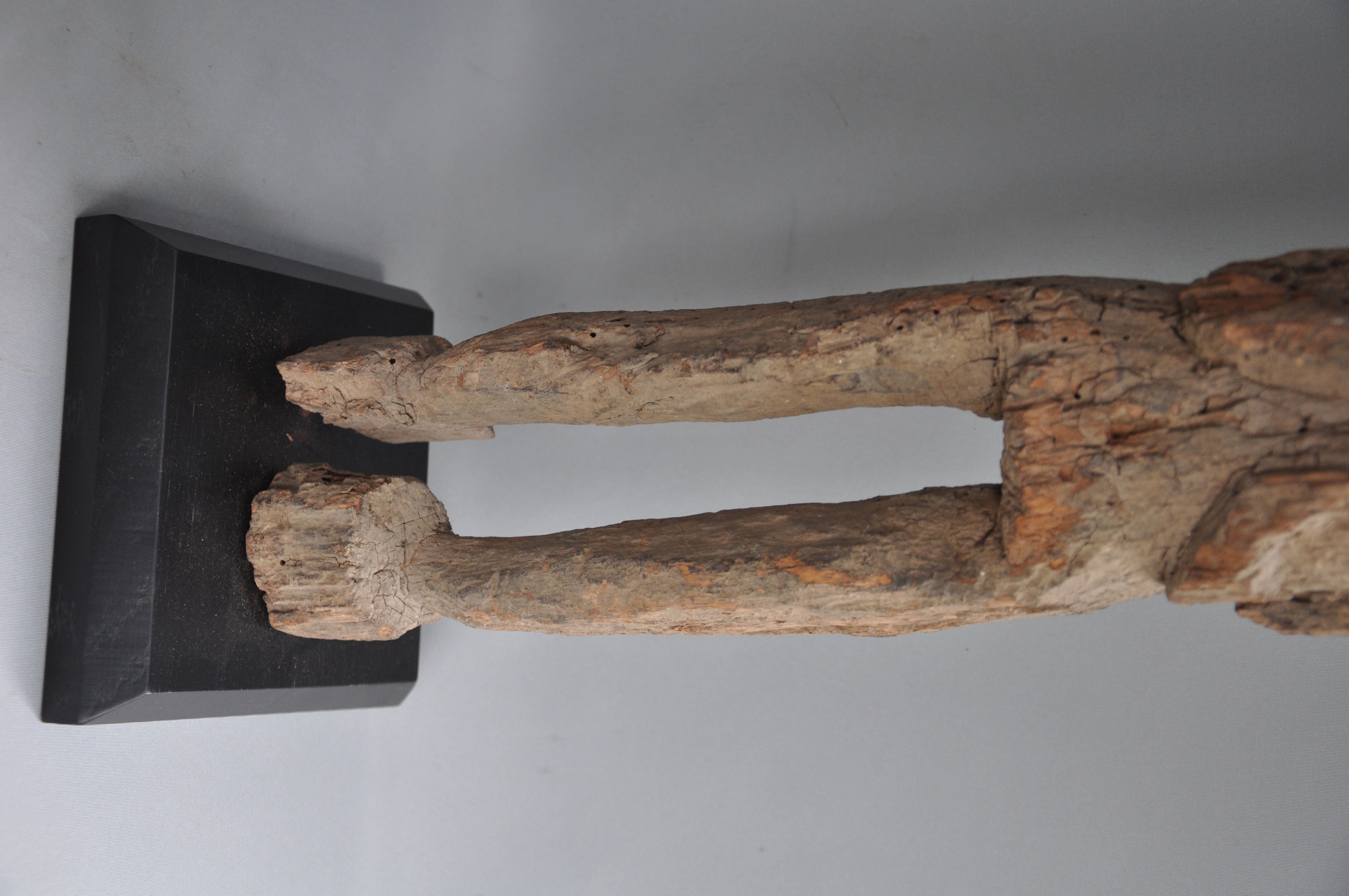 Wachtersbeeld uit Nepal – 68 cm | Handgesneden Hout | Etnische Kunst