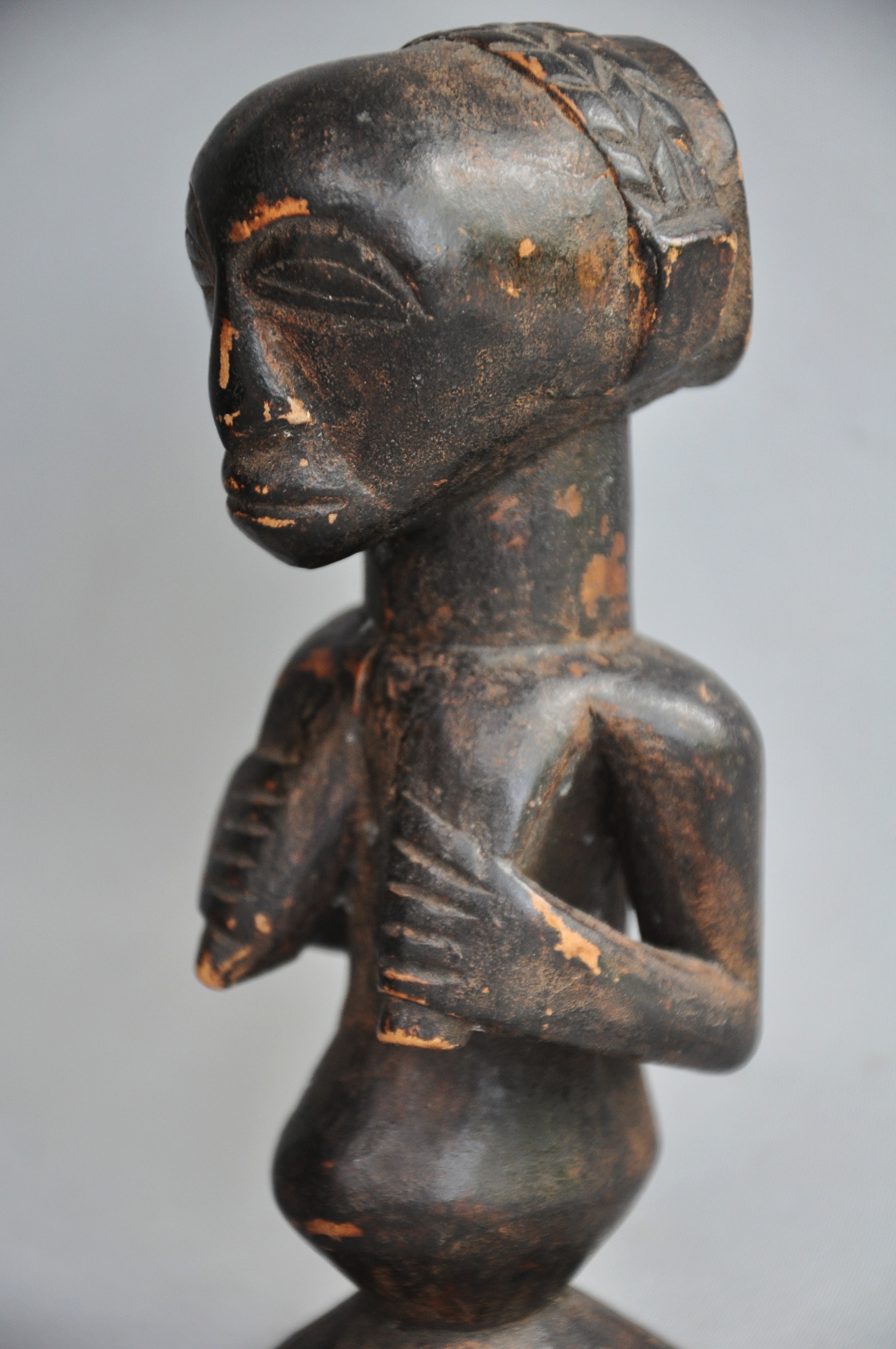 Sereen vrouwelijk voorouderbeeld, HEMBA, DR Congo, 1950-60