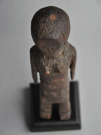 Zéér oud fetish beschermingsbeeldje van de Sumba, Indonesië, 1900-1920
