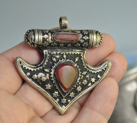 Tibetaanse/Nepal sieraden, Nepal, 2e helft 20e eeuw, (lot nr 7)