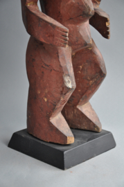 Expressive medium-sized statue, CHAMBA/MUMUYE spectrum, Nigeria